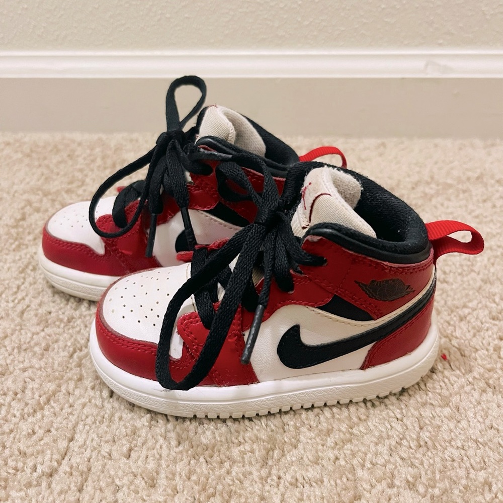 Jordan 1 “Chicago” 2013